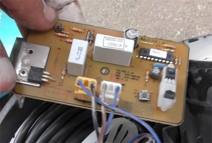 The board is inside the vacuum cleaner body Samsung Vacuum Cleaner Power Regulator