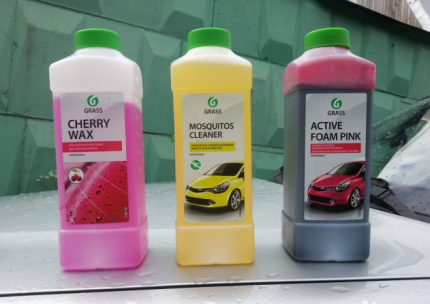 Plastic containers with shampoo for vacuum cleaners Shampoo packaging