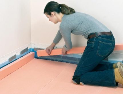 Pose correcte de la couche isolante Pose de mousse de polystyrène extrudé