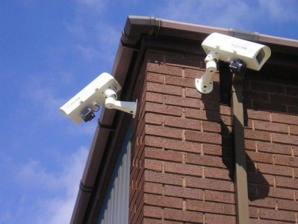Caméras d'extérieur pour la vidéosurveillance Placement de caméras dans les coins du bâtiment