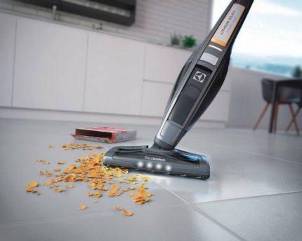 المكنسة الكهربائية اللاسلكية سهلة الاستخدام التنظيف الجاف مع حزمة البطارية