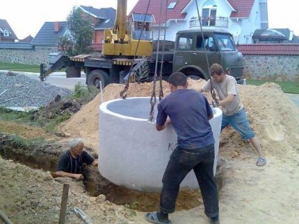 Konstrukce nádrže na betonový prsten Prstencová instalace