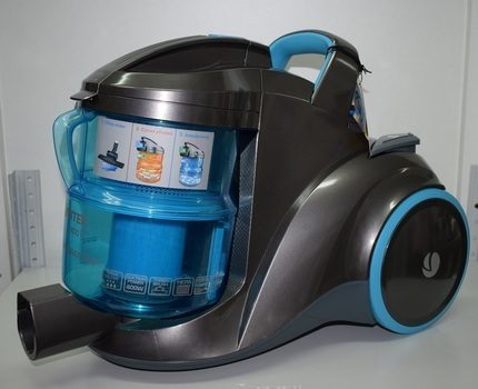 Vacuum cleaners with a water filter stand out for their heavy weight Vacuum cleaner with aquafilter