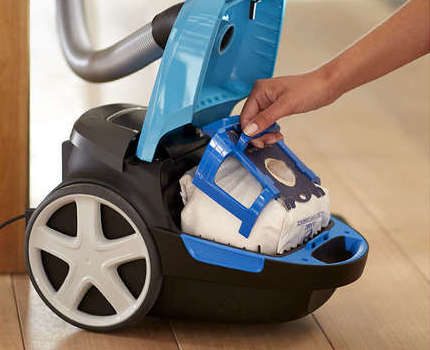 Compact bag vacuum cleaner Vacuum cleaner with bag