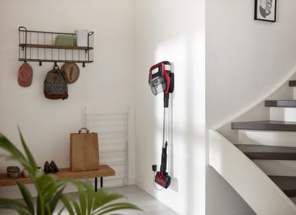 Parking spot for a vertical vacuum cleaner Compact vertical assistant