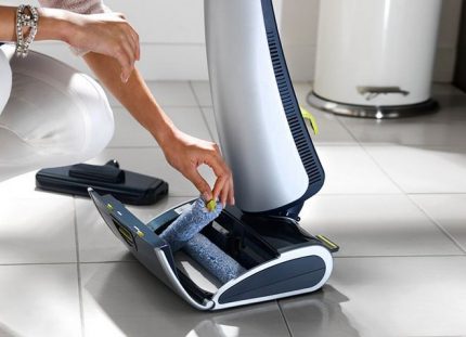 Vacuum cleaner with akvafiltry copes well with dust Aquafilter against dust