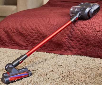 Variant of the vertical model of the Polaris brand vacuum cleaner Vertical vacuum cleaner