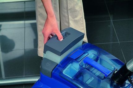 Pembersih vakum dengan aquafilter
