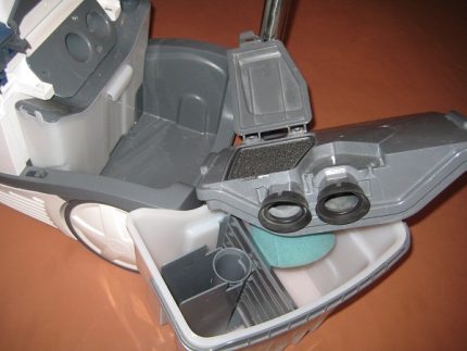 Dismantling and cleaning parts of the device