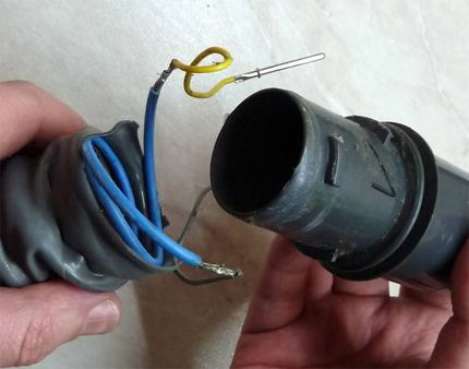 افصل الفوهة عن الخرطوم المرن خرطوم بالأسلاك