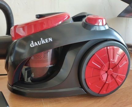 Di dalam badan pembersih vakum ada tempat untuk pengumpul habuk siklon Penampilan pembersih vakum siklon