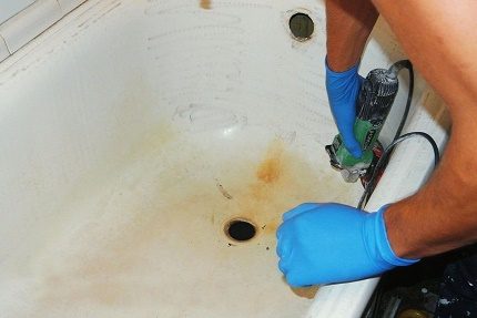Het oppervlak van het bad slijpen Vlakslijpen