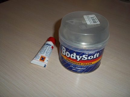 Putty voor een gietijzeren bad Putty voor de badkamer