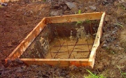 Reforç de fundació per a una estufa de maó amb estufa Reforç de fundació per a estufa