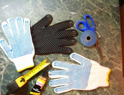 Handschuhe verhindern Hautkontakt mit Protokollen. Schutzhandschuhe