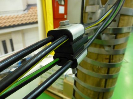Using piercing type clamp Piercing clamp