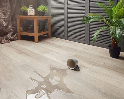 Laminate tidak bertolak ansur dengan pendedahan air yang berpanjangan Kerosakan air