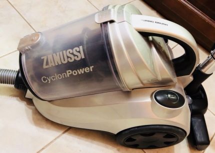 Taufan jenama Zanussi Model Pembersih Vakum Cyclone