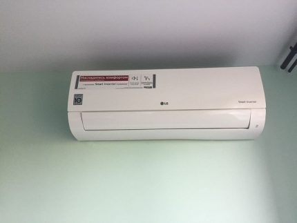 מיזוג אוויר מהפך של LG בחדר דגם מהפך של מערכת מפוצלת