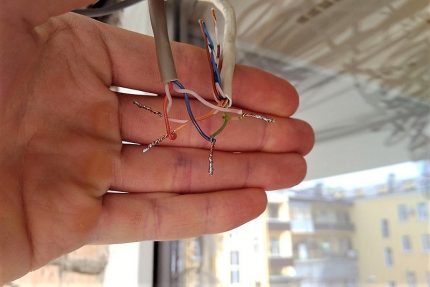 טוויסט כחיבור תיל חיבור חוט מעוות