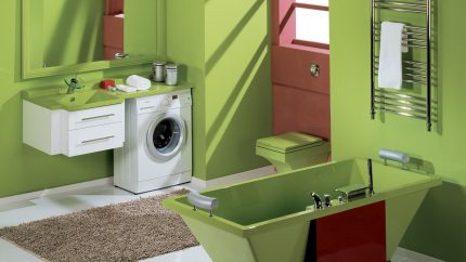 Lavabo compact près de l'évier Machine à laver à l'intérieur