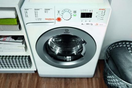 Machine à laver Indesit à l'intérieur Machine de Indesit