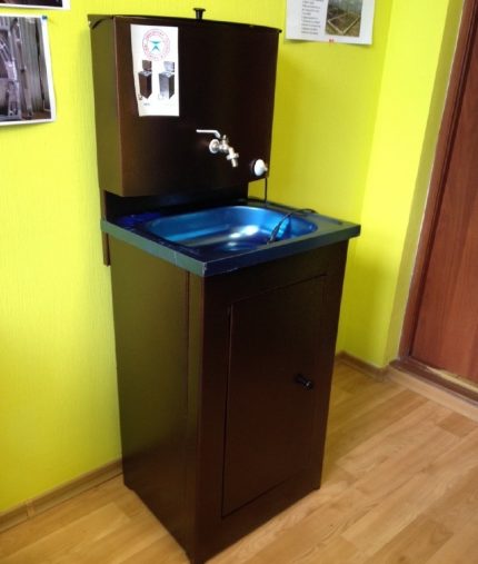 Cottage washbasin with pedestal Heated washbasin for summer residence