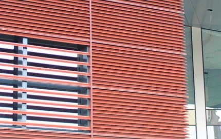 Grelha de ventilação externa de metal