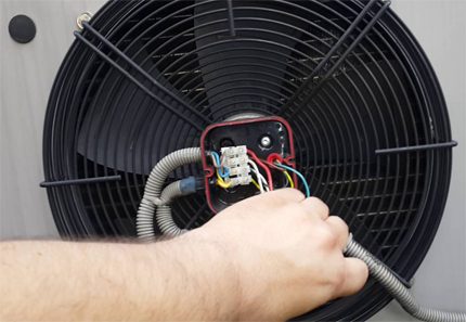 Gaisa kondicionētāja darbības pārbaude Vienības ventilators ir apstājies