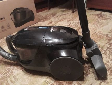 Ang hitsura ng LG VK76A02NTL Vacuum cleaner LG VK76A02NTL