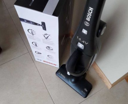 Ang hitsura ng isang Bosch handheld vacuum cleaner Bentahe ng Modelo ng Bosch