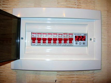 Plastic box with automatic Plastic box for vending machines