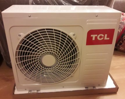 Outdoor unit TCL TAC-09CHSA / KI Unpacking the external unit