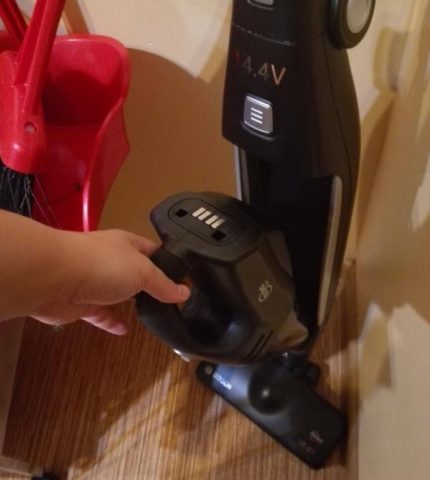Manu-manong Malinis na Vacuum Mas malinis Model na Bosch BBHMOVE2N