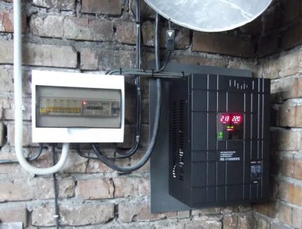 Installation of a voltage stabilizer in an electrical circuit Placement of input voltage regulator