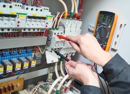 Using a multimeter for testing Testing a protective device with a multimeter