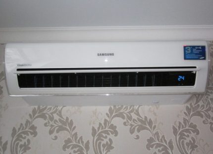 Split system installed inside the processing room Air conditioner power