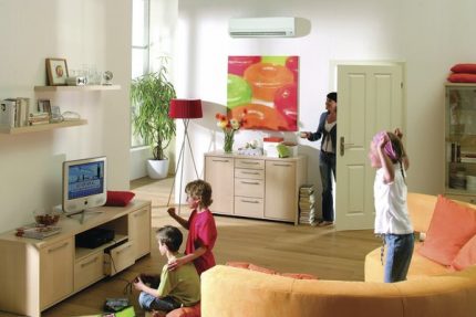 מערכת מפוצלת מקורה דגם עם סוג מדחס קונבנציונאלי