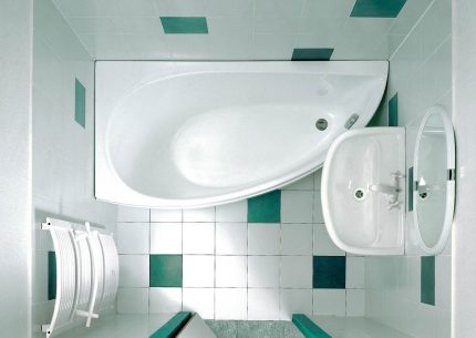 Layout na may sulok na paliguan Paglalagay ng bathtub ng Corner