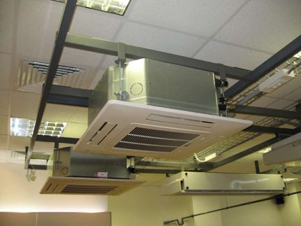 Uz griestiem piestiprinātas kasetes Kasetes tipa iekštelpu moduļi