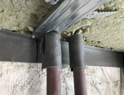 Soft tape communications Vibration insulation tape on pipes