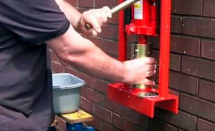 Wall-mount press para sa paggawa ng Eurodrove Pindutin ang pindutin