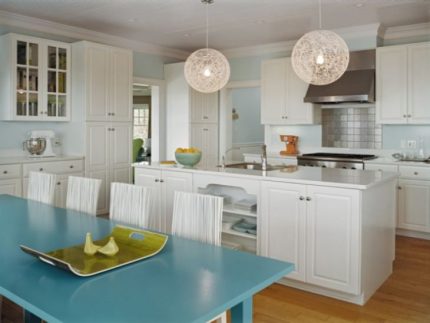 Neutral light is ideal for lighting a kitchen Kitchen lighting