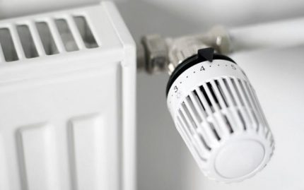 Thermostat à l'entrée du radiateur de chauffage Réglage de la température
