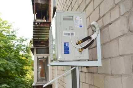 Outdoor unit model Easy installation