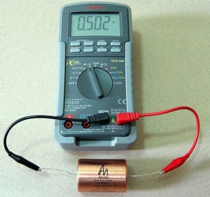 Funksjonell sjekk av kondensatoren med et multimeter Kondensatorgaranti