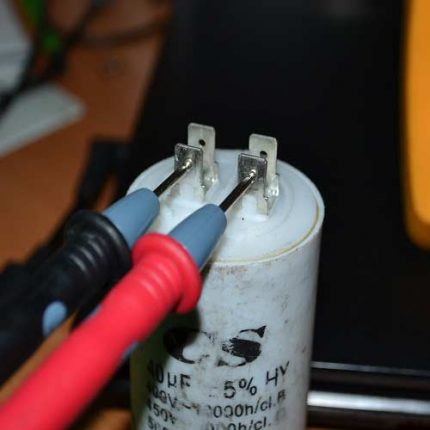Oppdage en kondensatorfeil når du måler med en multimeter Ikke-polar kondensatortest