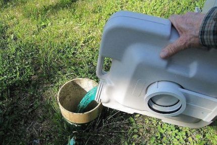 Unloading of a dry closet on a seasonal dacha Empty toilets