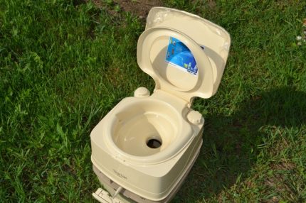 Chemical dry closet on a site without sewage Biological fluid for dry closets