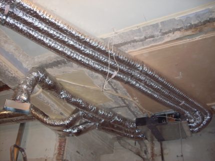 Installation de pipelines et de conduits d'équipement de climatisation Installation d'éléments de climatisation